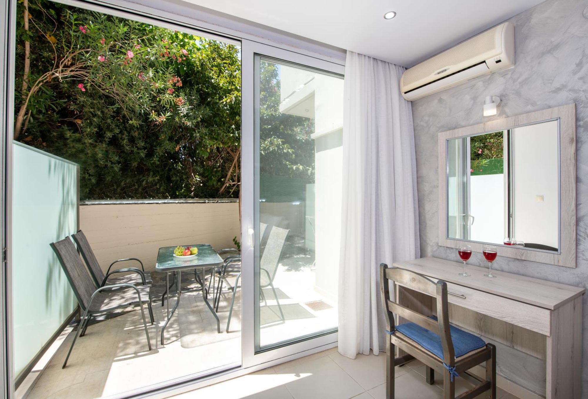 Labyrinth Hotel Georgioupoli Exterior photo